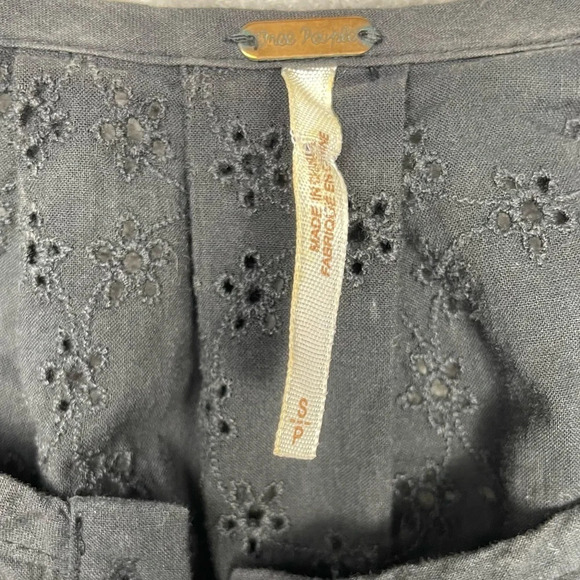Free People Top Womens Small Black Stars Align Eyelet Beachy Boho Neutral Basic - Picture 8 of 9